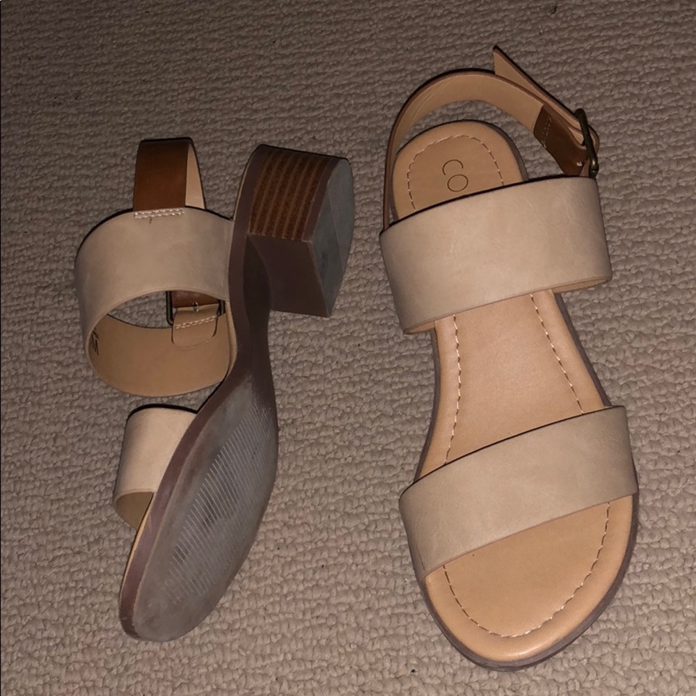Sandals with heel